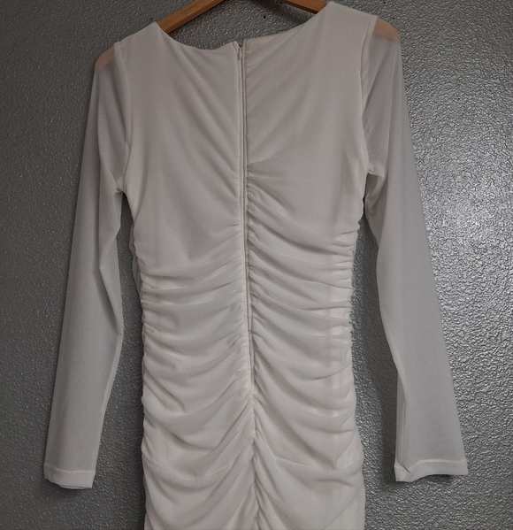 NWT Zattcas White Formal Dress With Ruching & Ruffles  Size L - Picture 6 of 10